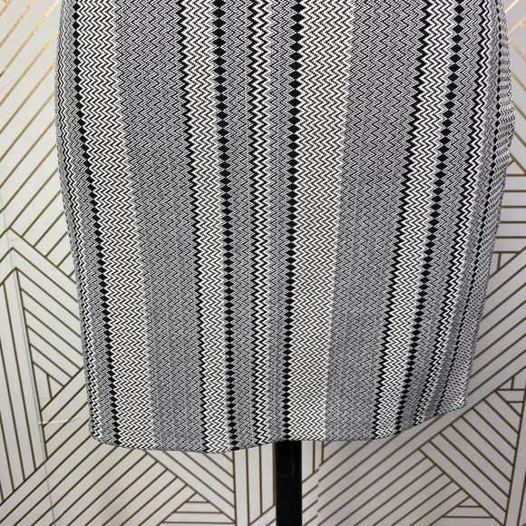 Theory Nellida Zig-Zag Stripe Mini Knit Skirt in Black & Cream Size US Small - Picture 5 of 12